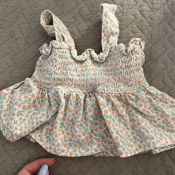 OshKosh B’gosh Girls Floral Smocked Ruffle Tank 24M - Picture 4 of 6